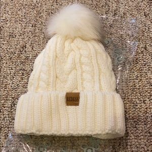 Redess White Winter Hat
